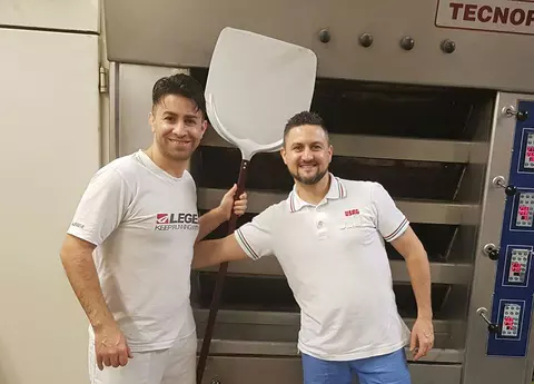 Români în Italia. Doi verișori, proprietari de brutărie, dau pâine gratis celor care nu mai au bani să-și cumpere: "N-am putut întoarce spatele Italiei"