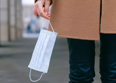 Autoritățile au confiscat o tonă de dezinfectanți și zeci de mii de măști și mănuși de la speculanții de materiale sanitare. Produsele vor fi trimise în spitale