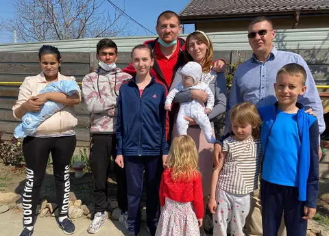 Casă de 37.000 de euro pentru Sergiu, bărbatul care a mers la maternitate călare pe cal. Locuința a fost un cadou din partea lui Cătălin Moroșanu: "Divinitatea lucrează prin oameni!"