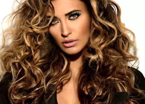 Își vedea fiica rar, dar acum nu o mai poate vedea deloc! Antonia își va petrece ziua de naștere fără fiica ei, Maya: micuța se află în carantină, în Italia