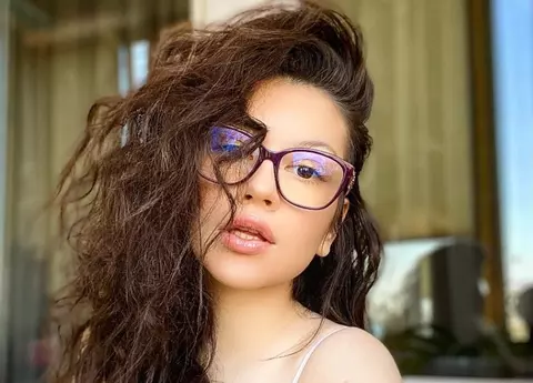 Cleopatra Stratan, într-o nouă ipostază surprinzătoare pe Instagram. Adolescenta s-a pozat sexy, după ce abia a ieșit din duș