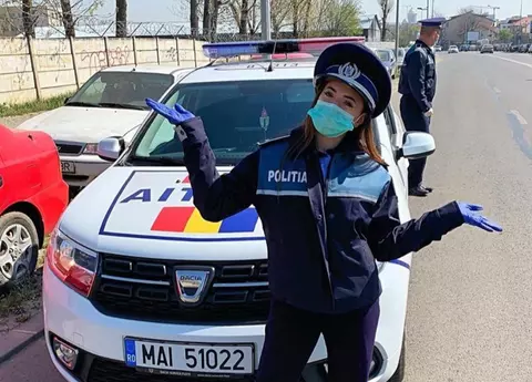 Larisa Iordache, voluntar în timpul pandemiei de coronavirus. A schimbat costumul de gimnastă cu uniforma de Poliție și a ieșit în stradă!