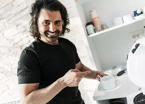 A sfidat legea și acum trebuie să plătească! Pepe a ieșit din casă să ia Lumină în Noaptea de Înviere, dar a luat amendă! Momentul a fost imortalizat