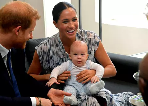 Planurile cuplului Meghan Markle - Prințul Harry pentru prima aniversare a fiului lor, date peste cap de coronavirus! Archie ar fi trebuit să fie sărbătorit în Marea Britanie, cu Regina!