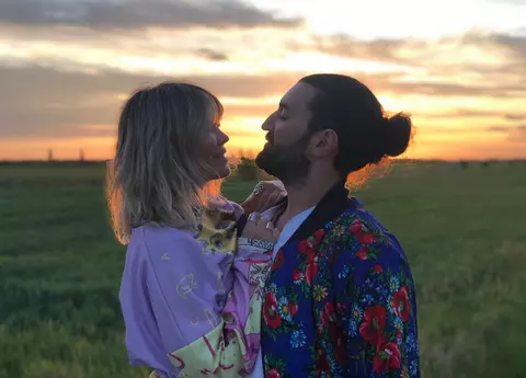 Smiley s-a ținut de promisiune și a mers în vizită la părinții și bunica lui, împreună cu Gina Pistol: „Ce zi minunată!”