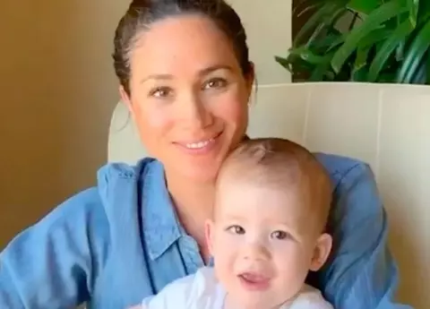 Fiul lui Meghan Markle și al Prințului Harry a început să vorbească, la 1 an! Care sunt primele cuvinte spuse de Archie