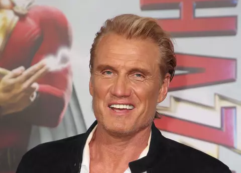 Dolph Lundgren se însoară! Iubita lui cu 38 de ani mai tânără e de aceeași vârstă cu fiica lui, iar cele două seamănă perfect