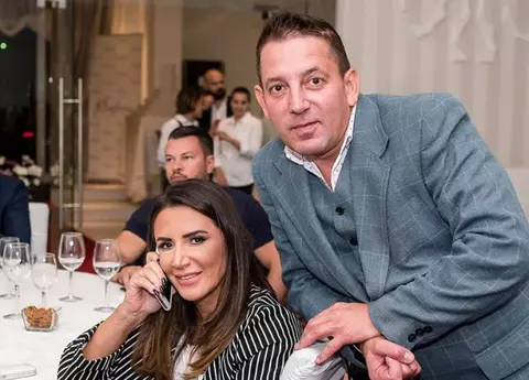 Mara Bănică s-a ocupat de înmormântarea lui Costin Mărculescu, dar cândva au fost la cuțite. Jurnalista l-a acuzat că e homosexual, swinger și zoofil!