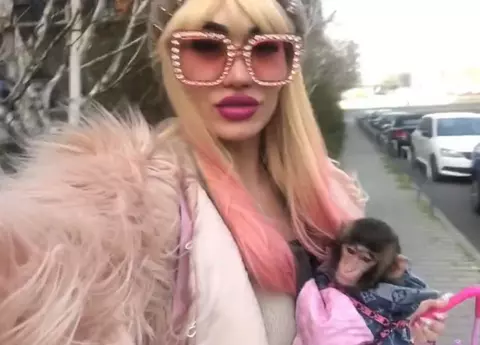 Dosar penal pentru Margherita de la Clejani, după imaginile cu maimuța bătută. I-a făcut plângere Tudy Ionescu, fostul iubit al Oanei Zăvoranu