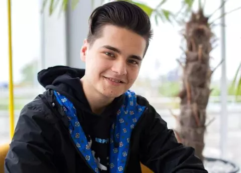 Cine este Selly, vloggerul român care a făcut primul milion de euro la doar 18 ani