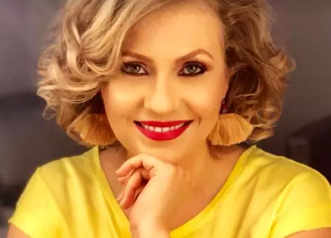 Cum arăta Mirela Vaida, la debut. Cânta într-o trupă de fete, iar iubitul ei de atunci era un artist deja celebru