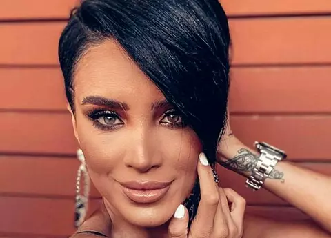 Adelina Pestrițu, alegere neinspirată! Fanii i-au criticat costumul de baie: "Par niște scutece gigantice"