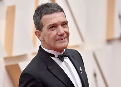 Antonio Banderas a anunțat că e infectat cu coronavirus, chiar de ziua lui de naștere. Actorul a împlinit astăzi 60 de ani: ”Sunt încrezător că mă voi recupera”