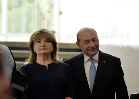 Povestea de dragoste dintre Traian Băsescu și soția lui, Maria. S-au îndrăgostit la prima vedere, sunt căsătoriți de 50 de ani și au împreună două fiice