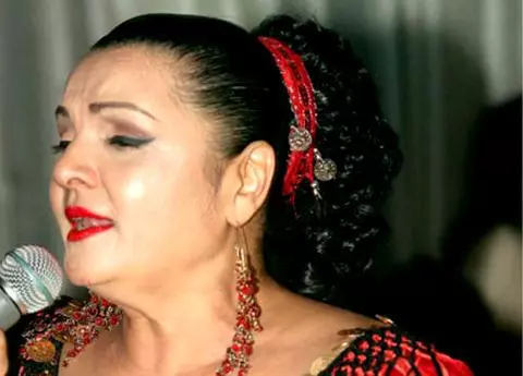 Cornelia Catanga a fost nășită de familia Ceaușescu. În anii 80 era putred de bogată