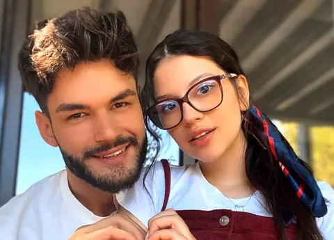 Emoții pentru Cleopatra Stratan și Edward Sanda. Părinții lor s-au cunoscut, în sfârșit! "Am stabilit lucruri serioase: nunta, botezul..."