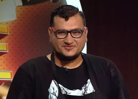 Cine este Florin Buricea, concurentul fără mâini de la Chefi la Cuțite. Are două joburi și merge cu bicicleta!
