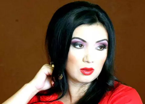 Adriana Bahmuțeanu a avut sediu de campanie într-un birou de pompe funebre! Candidata la Primăria Sectorului 1, ședințe cu staff-ul printre sicrie!