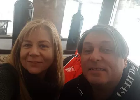 Răsturnare de situație! În memoria lui Cornel Galeș, Viviana, fosta iubită, și Doina, nașa lui de cununie, au îngropat securea războiului