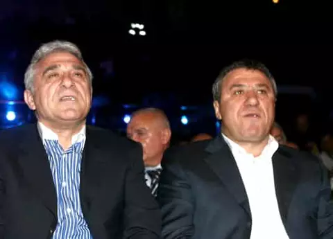 Victor și Giovanni Becali au fost testați pozitiv cu COVID-19