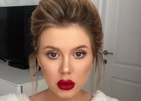 Emily Burghelea a pozat nud, însărcinată în 7 luni. Cum arată fosta asistentă TV