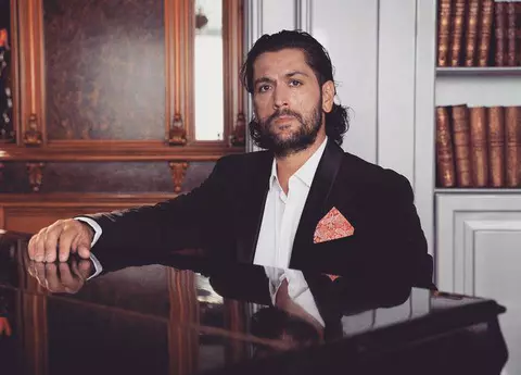 Fratele lui Cezar Ouatu a murit! Mesajul emoționant al artistului: "Fratele meu iubit, cu ochii blânzi, s-a dus astăzi lângă tatăl meu!"