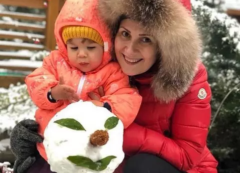 Cum se simt fiica și soțul Sandrei Stoicescu, infectați cu COVID-19. Primele poze din izolare