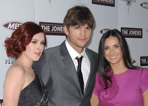 Fiica lui Demi Moore a fost îndrăgostită de Ashton Kutcher! Ce s-a întâmplat când a aflat că mama ei se iubea cu actorul