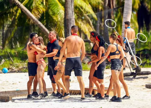 Dialog spumos între Alin Sălăjean și Jador la Survivor. Totul a pornit de la Alexandra Stan: "Mânca-ți-aș carnea ta de hoț!"