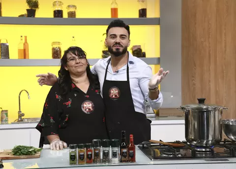 Jador și mama lui, apariție surpriză la Chefi la Cuțite: "Dacă nu iau cuțitul..."
