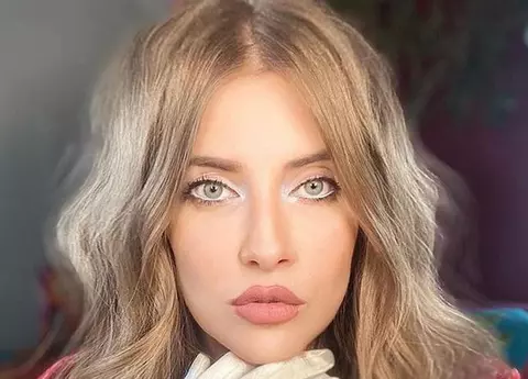 Cum arată Iulia Albu nemachiată. S-a pozat și fără fard și fără filtru