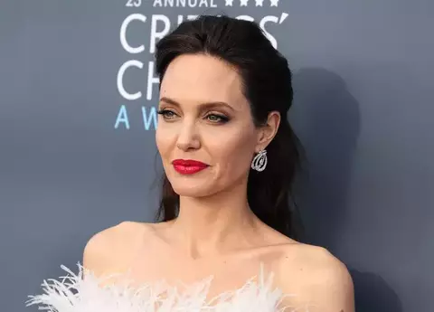 Angelina Jolie, întâlnire secretă cu fostul soț Jonny Lee Miller. Cum a fost surprinsă de paparazzi, în toiul nopții