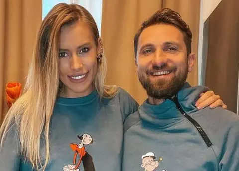 Gabriela Prisăcariu și Dani Oțil s-au întors acasă de urgență, din vacanță: „Dureri, copilul se mișca”