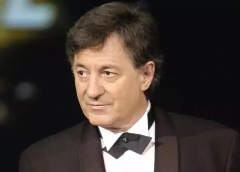 Zeci de coroane și lumânări aprinse la mormântul lui Ion Caramitru. Actorul este înmormântat azi