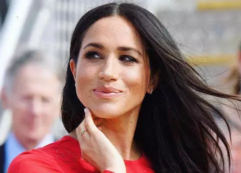 Meghan Markle a purtat bijuterii de 384.000 de dolari pentru o poză de copertă. Ce i-a deranjat pe fani