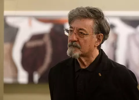 Ion Caramitru a fost înmormântat la Cimitirul Bellu, pe Aleea Artiștilor. Peste 100 de persoane l-au aplaudat pe ultimul drum