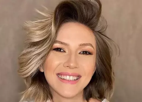 Adela Popescu, atac de panică în avion: "Am pupat pământul că sunt în siguranță"