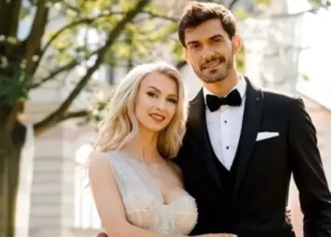 Andreea Bălan și George Burcea au făcut pace la un an de la divorț: „De două luni îmi permite să iau fetițele la mine”