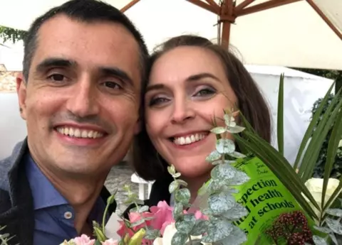 Adela Pârvu, fostul arhitect de la Visuri la Cheie și-a cunoscut soțul pe un site de matrimoniale. S-au căsătorit după 3 săptămâni