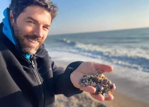 Cum a cunoscut-o Alex Dima de la Pro TV pe femeia de care e îndrăgostit: „Am râs, apoi am privit-o”