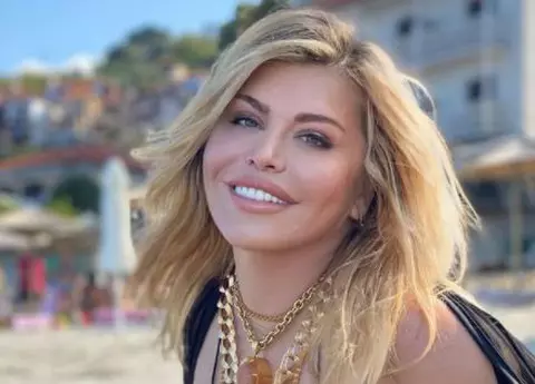 Loredana Groza a publicat imagini în timp ce dansează la bară. Cum au reacționat fanii