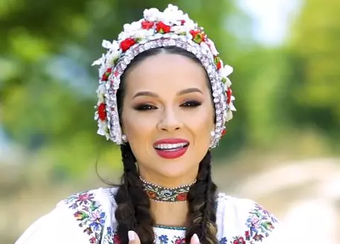 De ce a renunțat Vlăduța Lupău la costumul popular, o perioadă: „Îl respectăm”