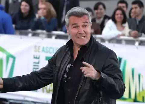 Dan Bittman s-a vaccinat? Artistul, surprins la mall, unde se intră doar cu certificat verde: "E o întrebare..."