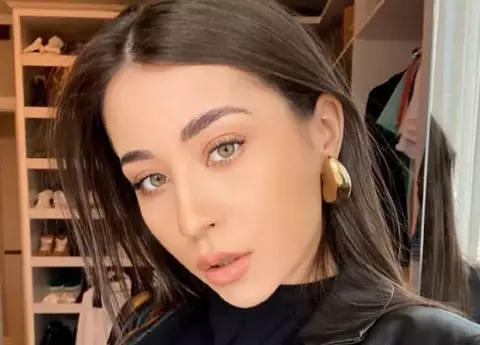 Nicole Cherry, mesaj neașteptat pentru fani, în timp ce o alăpta pe Anastasia: "Calmați-vă cu sânul, vă rog!"