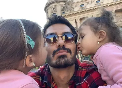 Câți bani trebuie să plătească retroactiv George Burcea pentru pensia alimentară a fiicelor. Actorul riscă un nou dosar