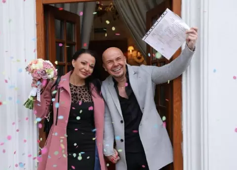 Soția lui DJ Morris a depus actele de divorț, la trei săptămâni după căsătorie. Femeia s-ar fi întors în brațele fostului iubit