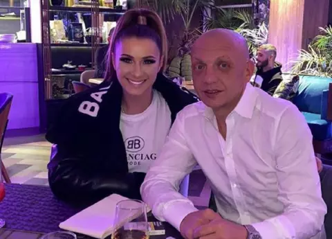Divorțul cuplului Prodanca - Reghe împarte rudele în două tabere. Cine refuză să meargă la botezul fiului antrenorului