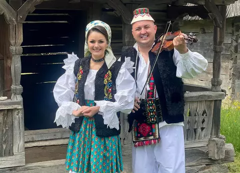 Amalia Ursu și Vasilică Ceterașu vor deveni părinți de gemeni. Soția artistului: "Am fost în stare de șoc"