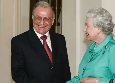 Ce mesaj a transmis Ion Iliescu, după moartea Reginei Elisabeta a II-a: „Am avut ocazia să o cunosc și să discut cu ea”