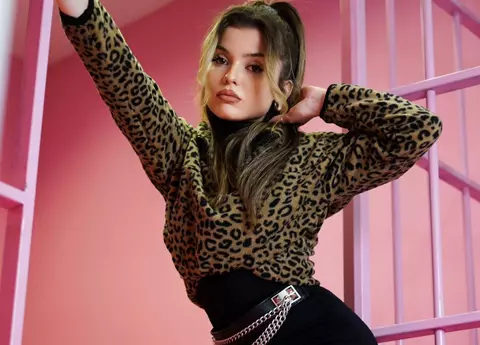 Cine este Flavia Barbu, vedetă pe TikTok. Tatăl ei a murit de cancer